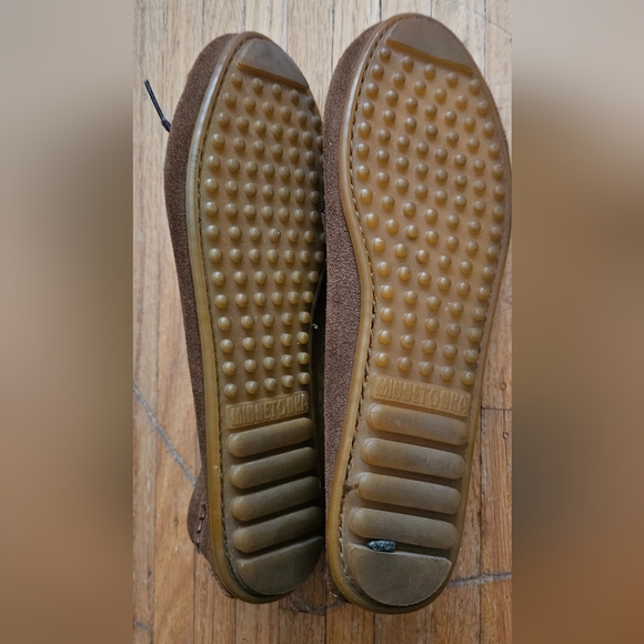 Minnetonka Women's Moccasin Shoes size US9 - Picture 2 of 2